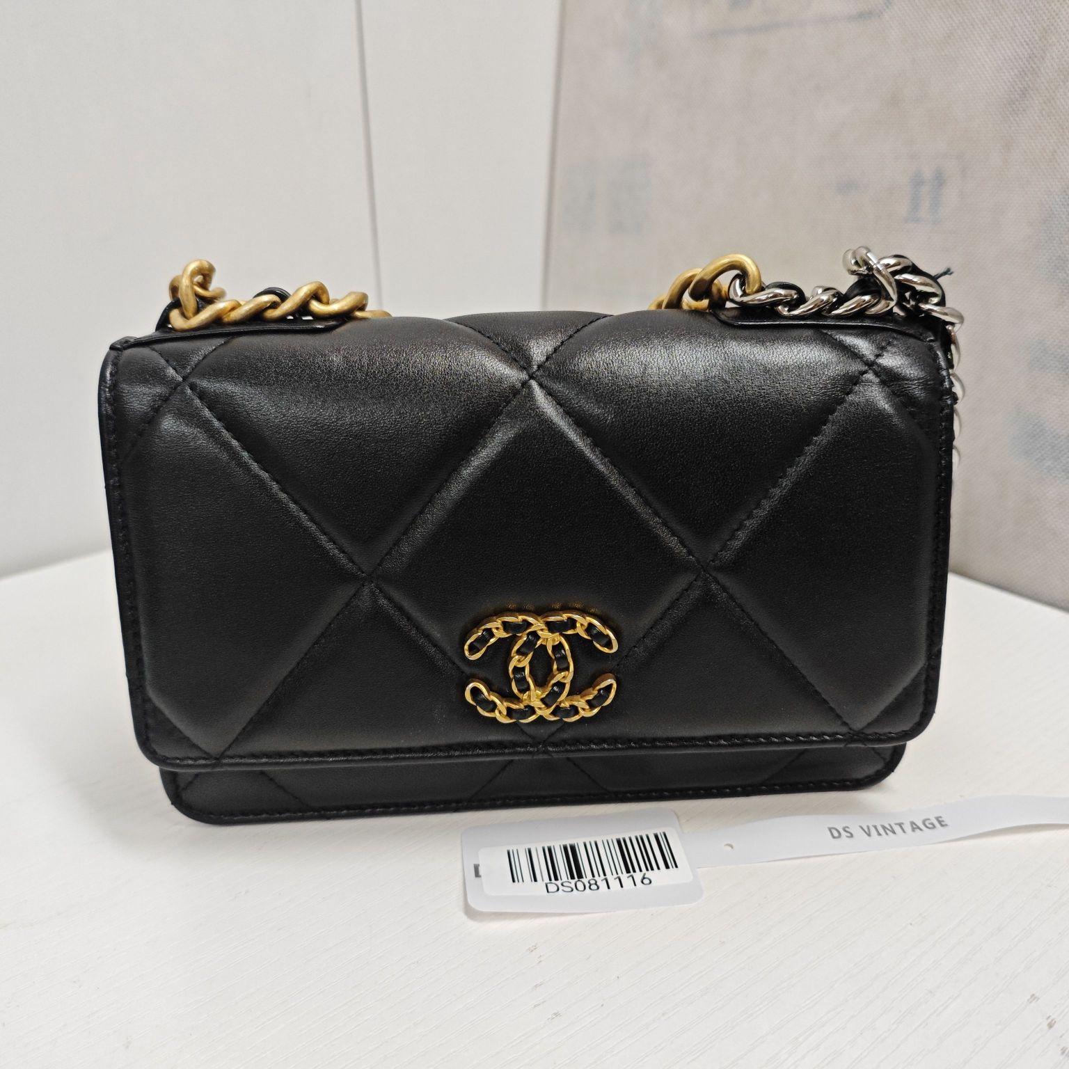 Chanel 19bagwoc Black with Gold-Tone Hardware Lambskin Microchip Edition · Box Dust Bag · 19 × 3 × 12 cm