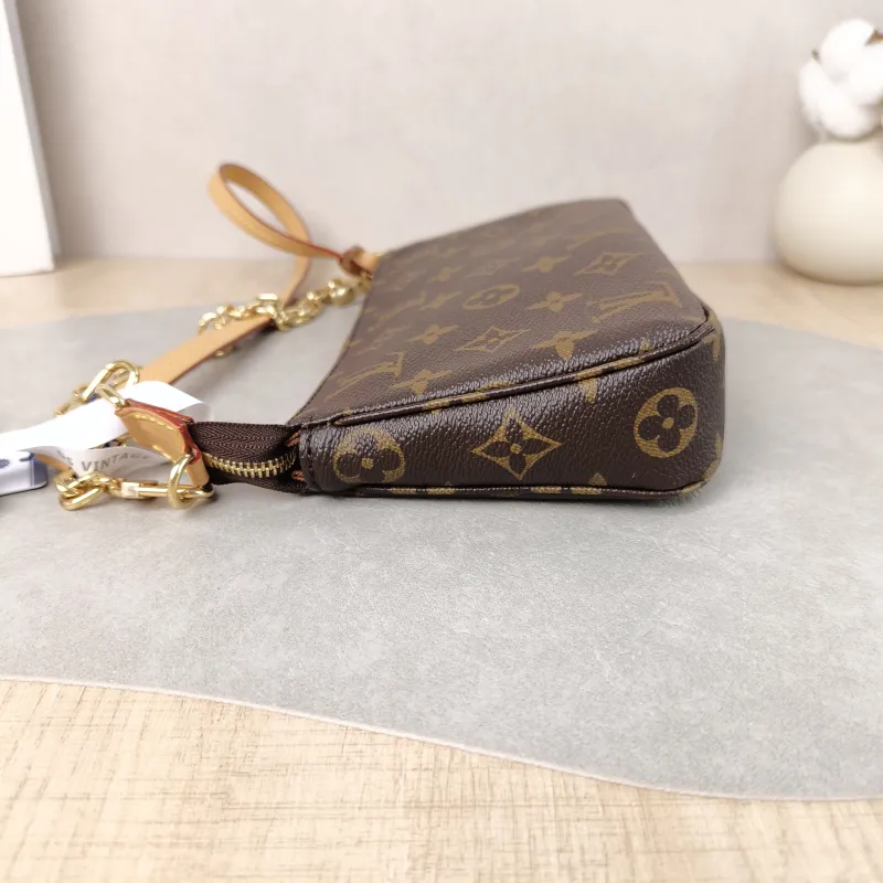 Louis Vuitton Shoulder Bag Pochette Accessoires Monogram PVC Large 23 × 4 × 13.5 cm — detail view 8 of 11