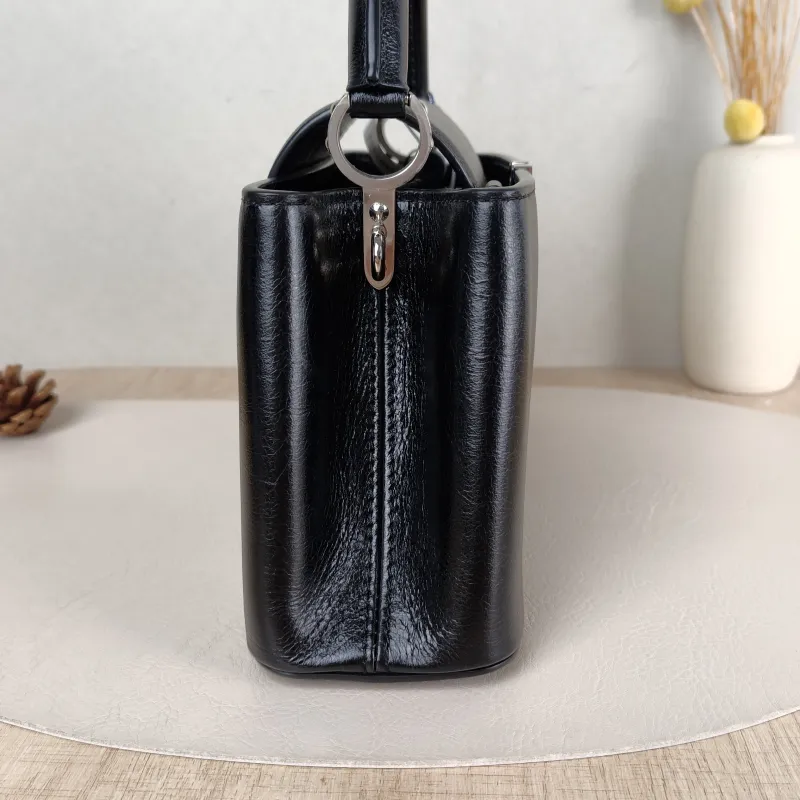 Louis Vuitton Crossbody Bag Capucines East West Black Calfskin BB 26.5 × 8 × 14 cm — detail view 9 of 13