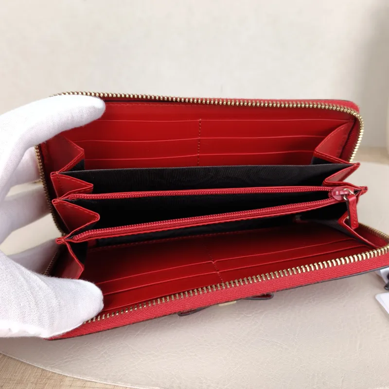 GUCCI Wallet Wallet Red Calfskin19 × 2.5 × 10 cm — detail view 4 of 12