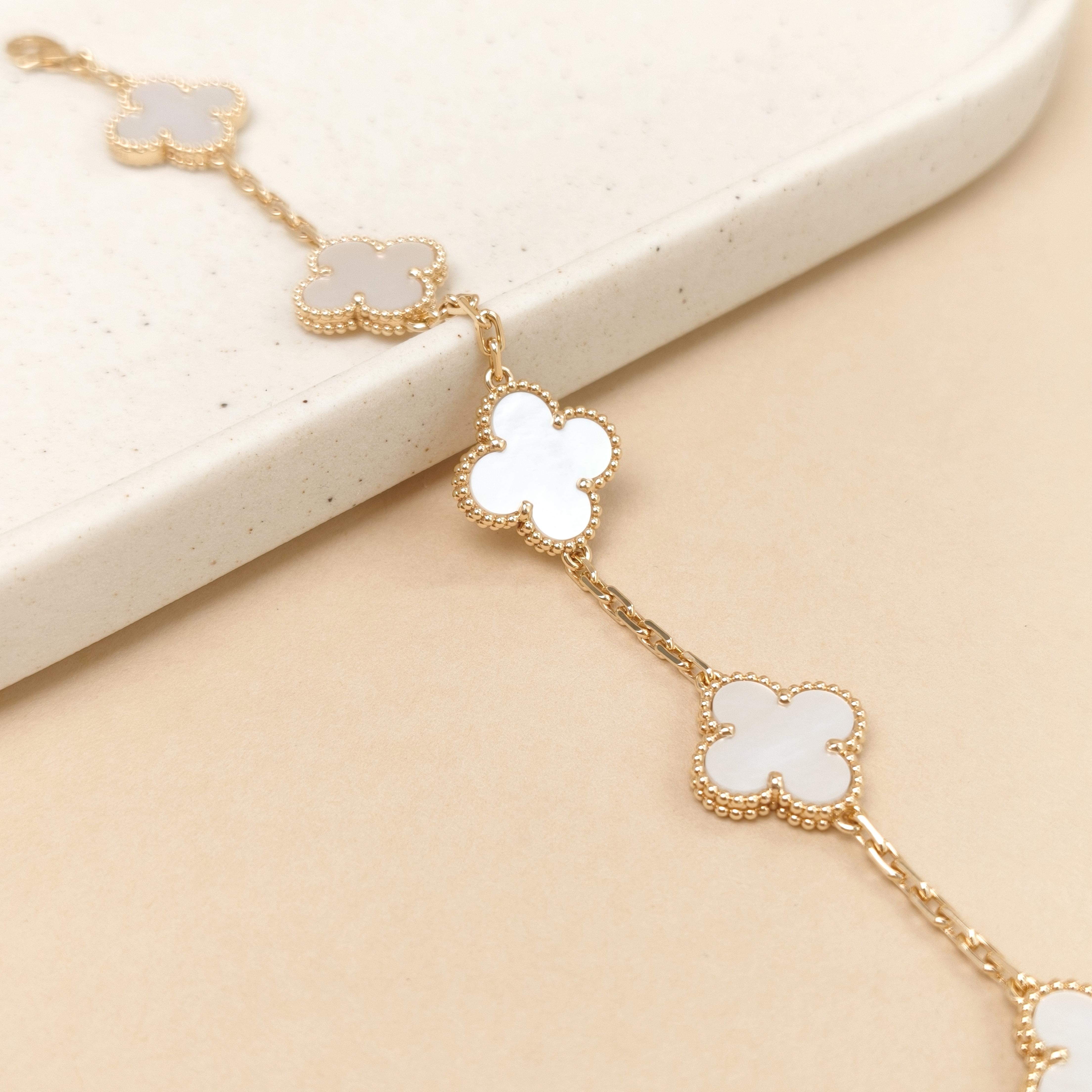 Van Cleef & Arpels Bracelet Alhambra Alhambra Collection Five-Motif Bracelet Pearl · White Mother-of-Pearl18KY ellow Gold Vintage Small15㎜ 17㎝ — cover view 10 of 13