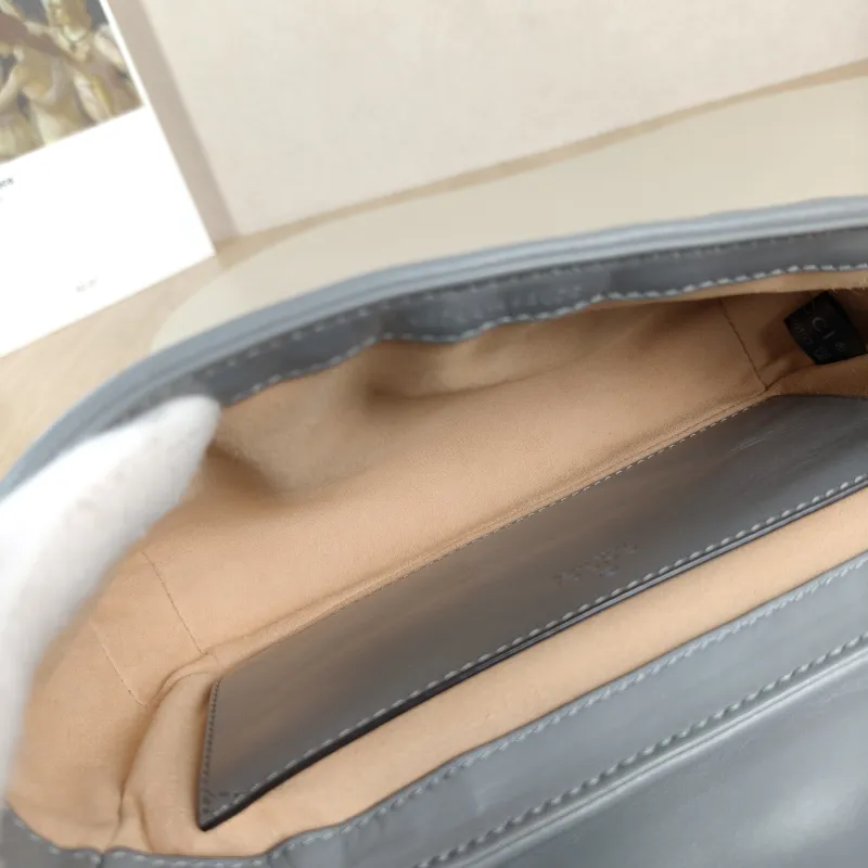 GUCCI Crossbody Bag GG Marmont Small Marmont 22 Grey Calfskin Small 22 × 6 × 13 cm Conditioned — detail view 5 of 11