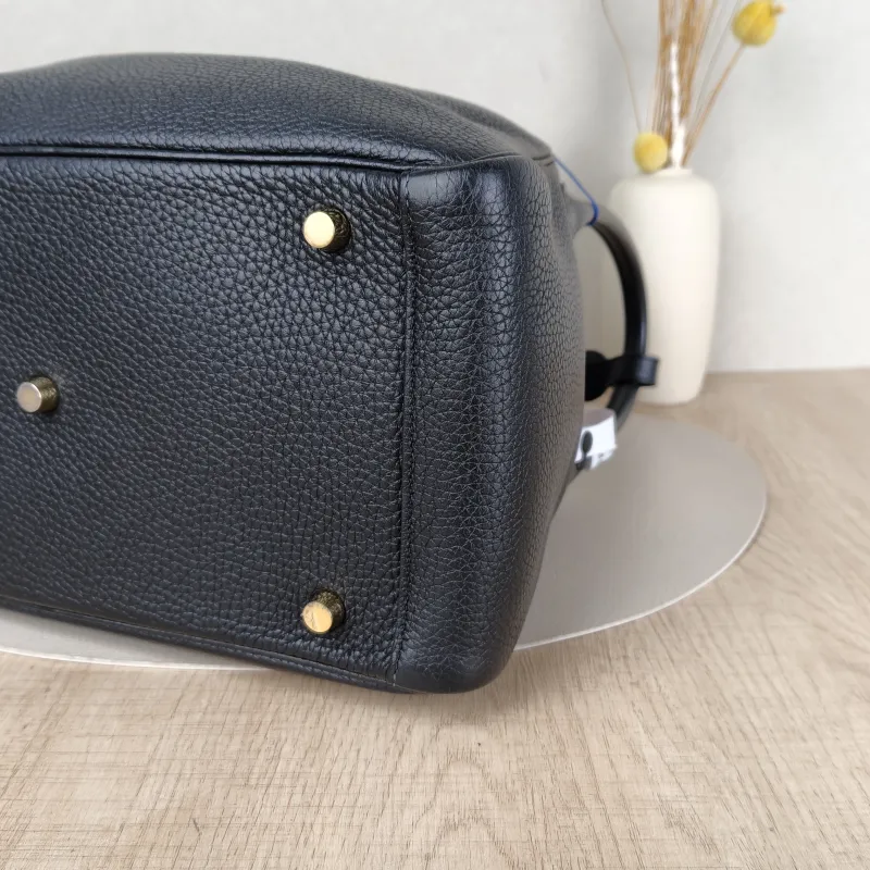 Hermès Crossbody Bag Lindy 3089Black Taurillon Clemence TC Calfskin Medium30 × 15 × 19 cm — detail view 12 of 13