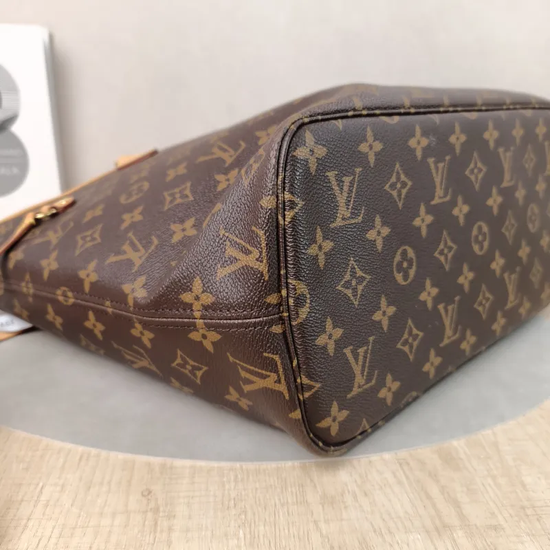 Louis Vuitton Shoulder Bag Neverfull Monogram PVC Medium 31 × 14 × 28 cm — detail view 8 of 9