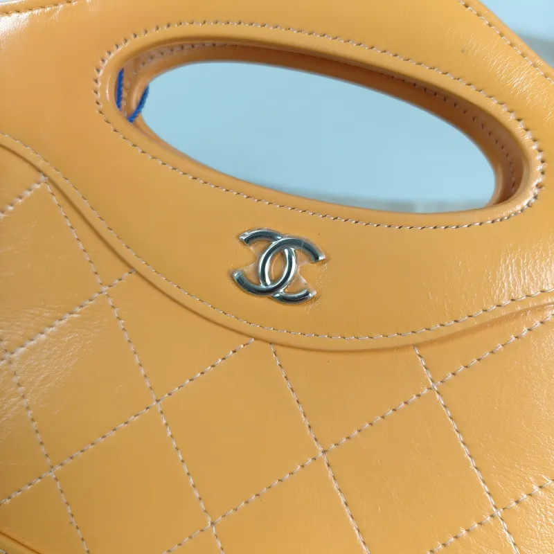 Chanel Crossbody Bag31Bag Calfskinnano20.5 × 3.5 × 17 cm — detail view 2 of 10