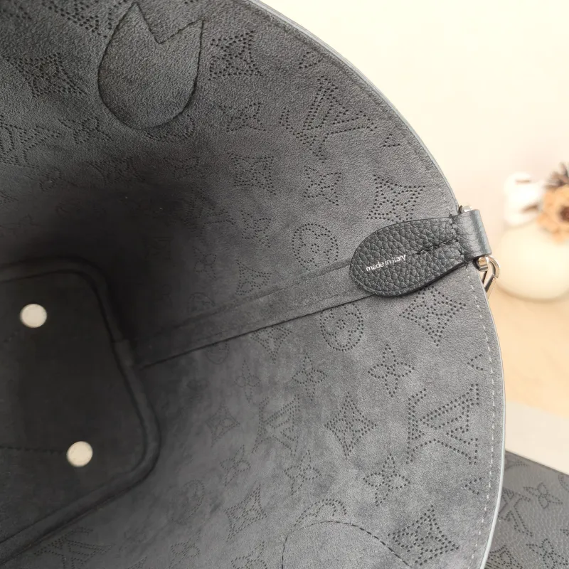 Louis Vuitton Crossbody Bag Blossom Top Handle Bag Black Calfskin Small 20 × 12.5 × 20 cm — detail view 6 of 11