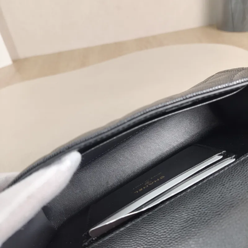 Chanel Crossbody Bag kelly Black Grained Calfskin One Size18 × 4.5 × 10 cm — detail view 3 of 14