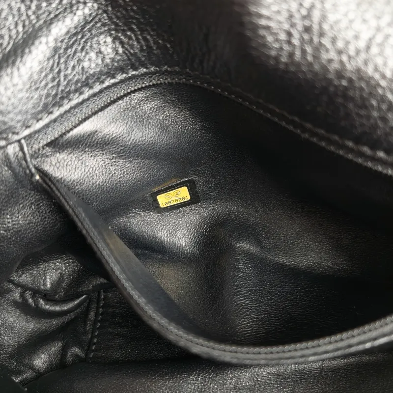 Chanel Shoulder Bag Black Calfskin 24 × 6 × 14 cm 10 Conditioned — detail view 11 of 11